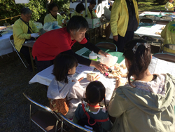 親子まつり 木のパズルとひのき風呂の出展